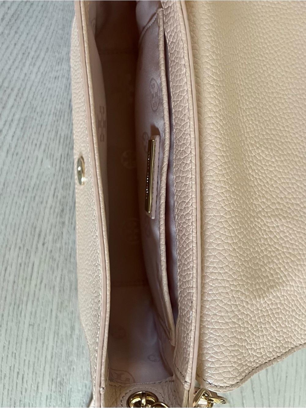 Women’s Tory Burch Crossbody Bag in Blush Pink - Picture 4 of 16